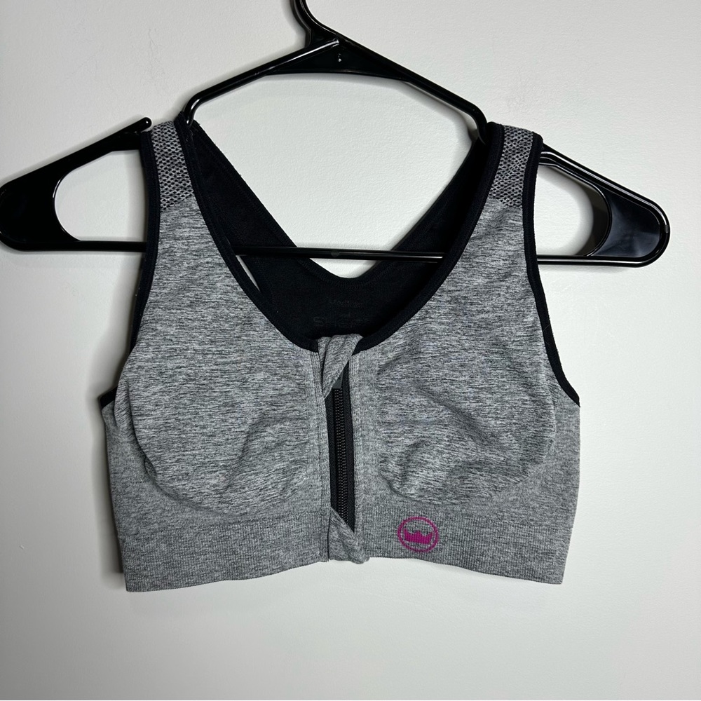 Women’s‎ SHE FIT Size Small Gray Luxe Racerback Sports Bra